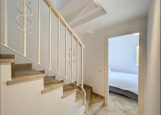 MBB53 - Beachfront Penthouse with Sea Views - 1