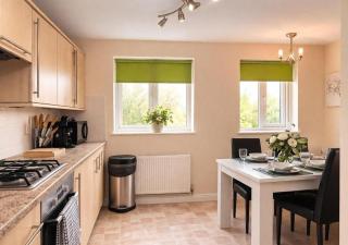 4 Bed House Sleeps 9 Nottingham Private Parking - 2