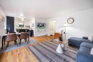 2BR Seattle Cozy Stay AC Near UW & Transit - 0