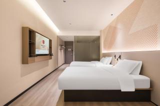 Thank Inn Chain Hotel Zhangjiajie National Forest Park Sign Gate Branch East Gate of National Forest Park Ticket Service Free Selfservice Laundry Free Luggage Storage - 8