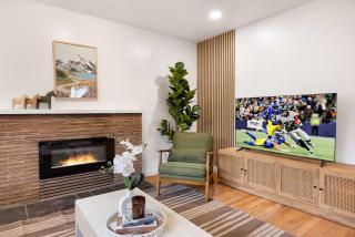 Spacious 2BR Home Near UW Parks & Station - 0