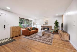 Spacious 2BR Home Near UW Parks & Station - 1