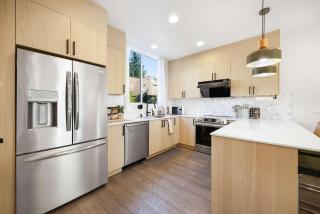 Modern 3BR City View Home w Near Green Lake & UW - 7