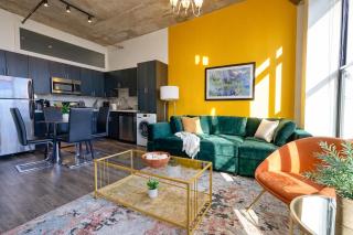 Spacious 2BR Vacation Rental with City View, Optional Parking and Gym Near McCormick Place & Downtown Chicago Attractions - 4