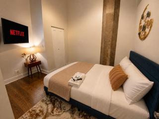 Spacious 2BR Vacation Rental with City View, Optional Parking and Gym Near McCormick Place & Downtown Chicago Attractions - 6