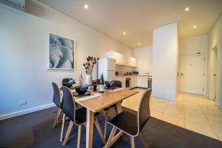 Floral on Frew 2BR Staycation CBD WiFi - 7