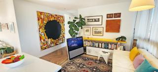 Beautiful harbour views, stylish apartment & pool - 1