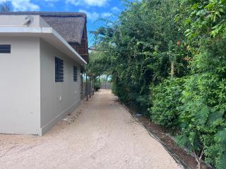 Villa & bungalows avec piscine, proche plage, Parc National et Le Morne - 2
