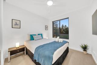 Sub-Penthouse with Marina View by Host Solutions - 8