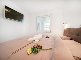 Luxury Apartment on the Main Beach - 8