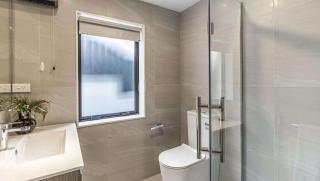 Modern 4 bedrooms, 4 bathrooms house by Eden Park! - 3