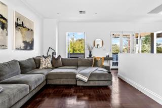 Wow! Luxury, City Fringe, 3BR, Garage, 2 mins Oval - 2