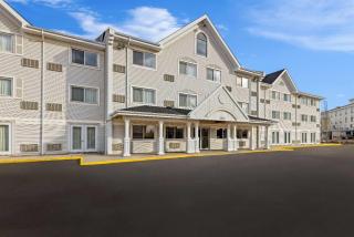 Travelodge Suites by Wyndham Regina - Eastgate Bay - 8