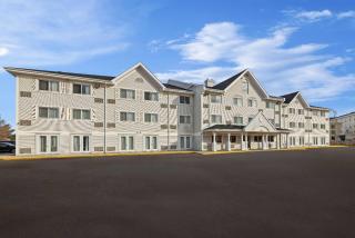 Travelodge Suites by Wyndham Regina - Eastgate Bay - 0