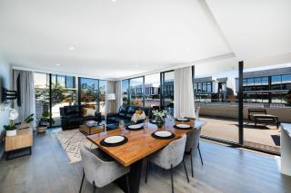 The Pier 25 Penthouse on the Foreshore - 6