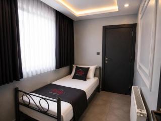 Ruby Hotel - 8