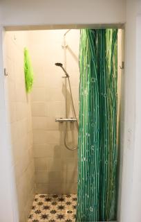 Room with Garden in Ottakringer with Shared Bathroom - Viena - 5