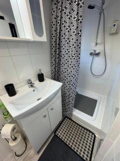 Tomi Apartman - 8