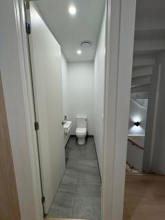 The Modern Boronia Loft- Walk to Train & Trails - 1