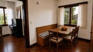 Centrally located lakefront house - 4