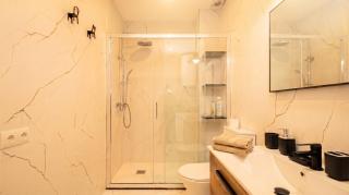 Bright Sunny 2BR Island Kitchen in Los Remedios - 1