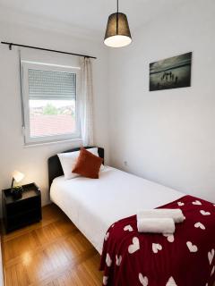 Serene Stay with 2 Bedroom - Close to Airport - 4