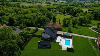 Natura Lux Holiday House with Pool and Jacuzzi - 9
