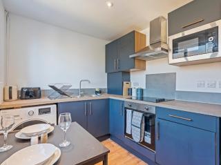 Modern City Centre Apt Private Free Parking Smart Tv & WIFI - 3