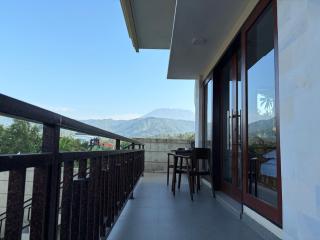 Qiana House - 0