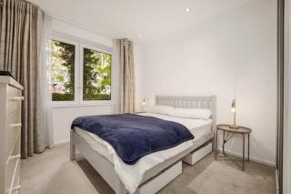 S3B modern 1 bedroom flat overlooking the canal - 8