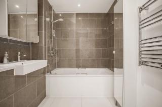 S3B modern 1 bedroom flat overlooking the canal - 6