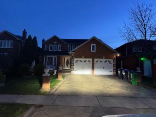 3 bdrms - near airport, sq 1 - 7