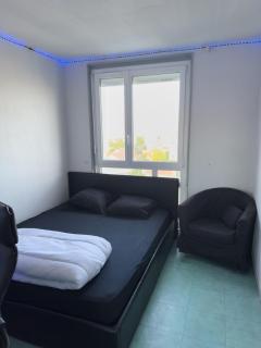 Chambre privée avec lit king-size dans un appartement partagé à 5 min du métro 7 à Paris Orly - 0