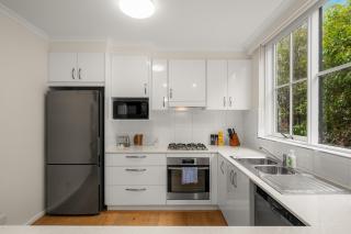 Leafy South Yarra Family Retreat by Wow Manage - 2