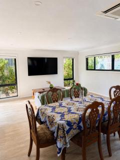 2-Storey 5BR House - Family, Pets & Pond Views - 5