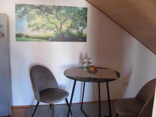 #4 Offenes Galeriezimmer mit 2 Betten ,Balkon, Gemeinschaftsbad, Airport nah,freies W-Lan - 6