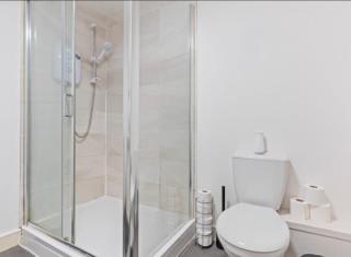 Modern CityCentre 2 Br Apt, Netflix, Wifi & PrivateParking - 4