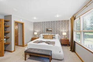 Loveland Luxury Getaway with Pool and Golf Course - 6