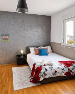 Minutes to Airport Studio with 2 Bedroom - 0