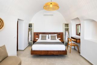 Santorini Rooftop Hot Tub Suite with Panoramic Views - 2