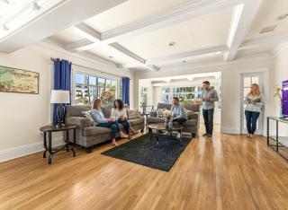 Long Beach 2BR and 1BA Charming Condo Near Alamitos Beach, Marina, Cafes & Shops - 1