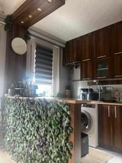 UCL Final Weekend Retreat with Balcony and Free Parking - 1