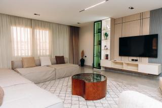Luxury Spacious Modern 3 Bedroom Apartmen - 8