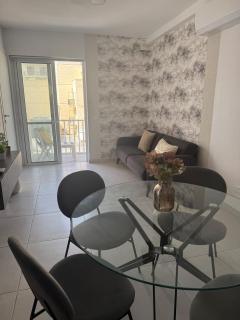 Cosy 1BR Apt Near Beach, Bars & Restaurants - 5