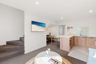 3 Ensuites 2 mins walk to the Stadium FREE parking - 2
