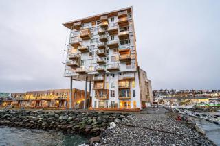 Beautiful Oceanfront Stay l Balcony & Amazing View - 5