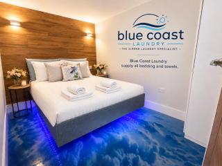 Cloud9 Guest House - by Coastline Retreats - FREE PARKING INCLUDED - 2 Bedroom self contained garden flat - Luxury 2 Person Bath, Netflix, Superfast Wifi - 9