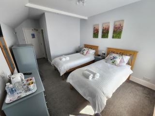 The Beehive Guest House - 6