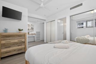 Gorgeous and Spacious 2BR Beach Apt with Pool, Parking and Gym - 4