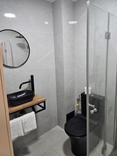 Modern & Private Suite in Nachalat Binyamin - 1